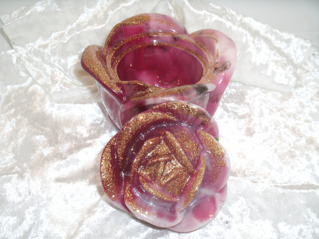 Rose-shaped box