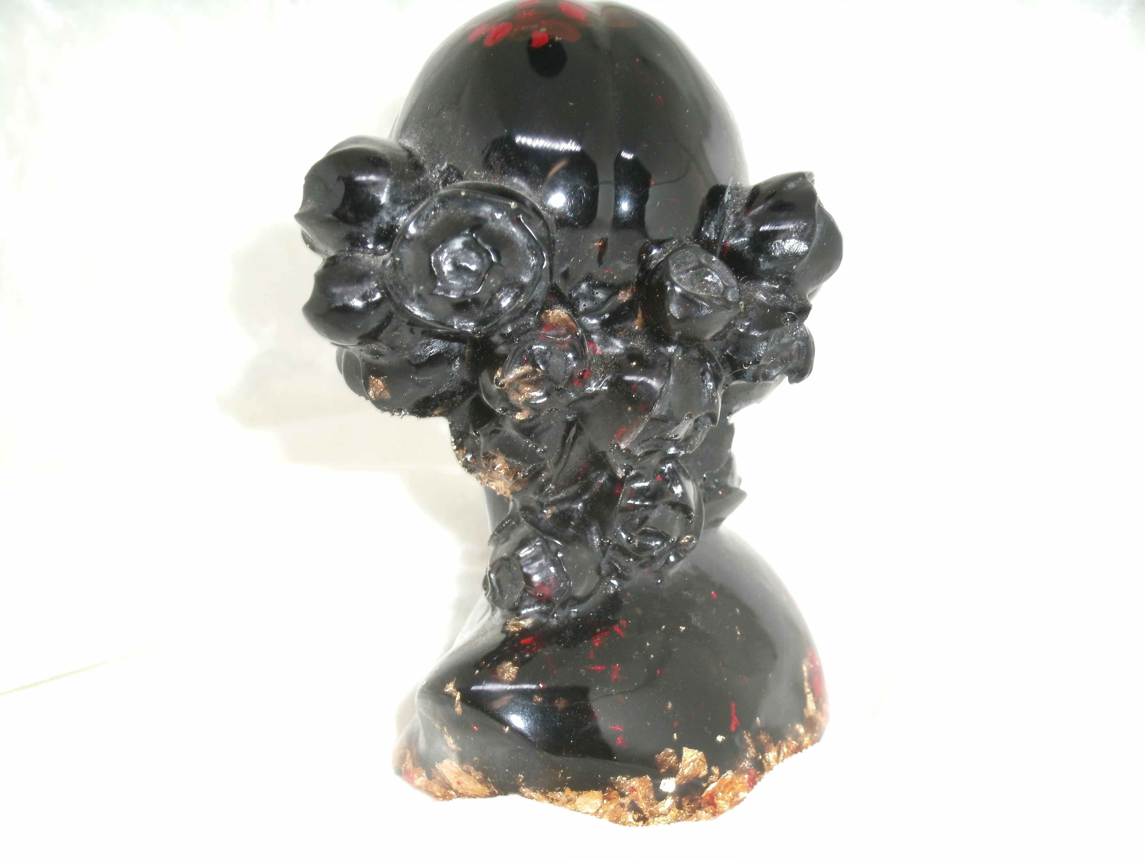 Buste femme et sa coiffure de fleur